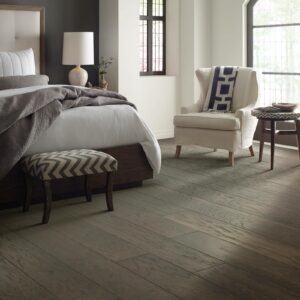 Bedroom hardwood flooring | Howmar Carpet Inc